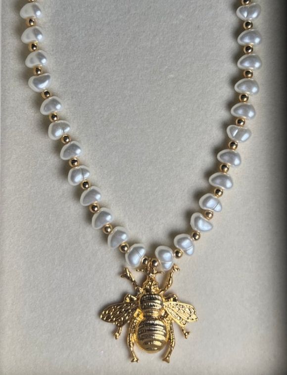 Collar Bee
