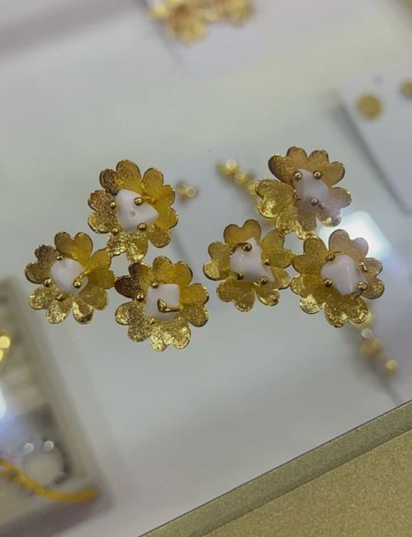 Aretes tres flores