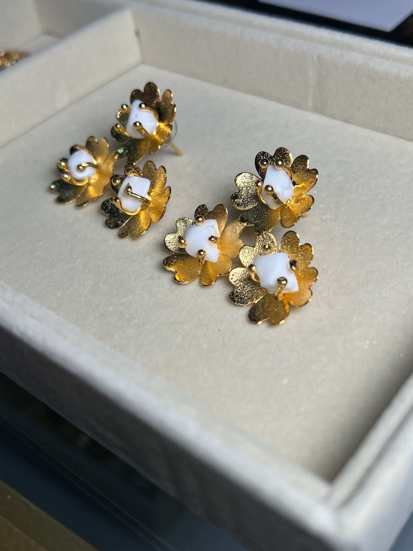 Aretes tres flores